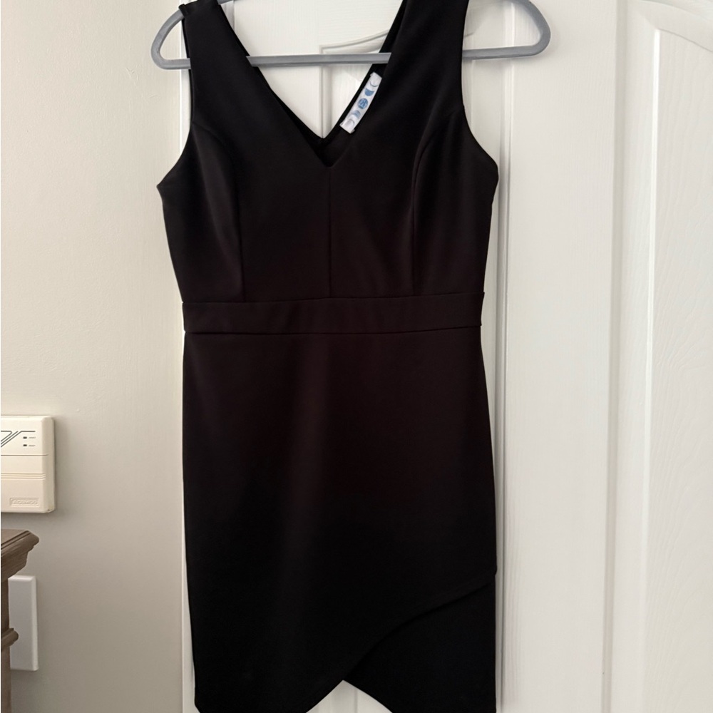 Elegant Black Sleeveless Envelope Dress